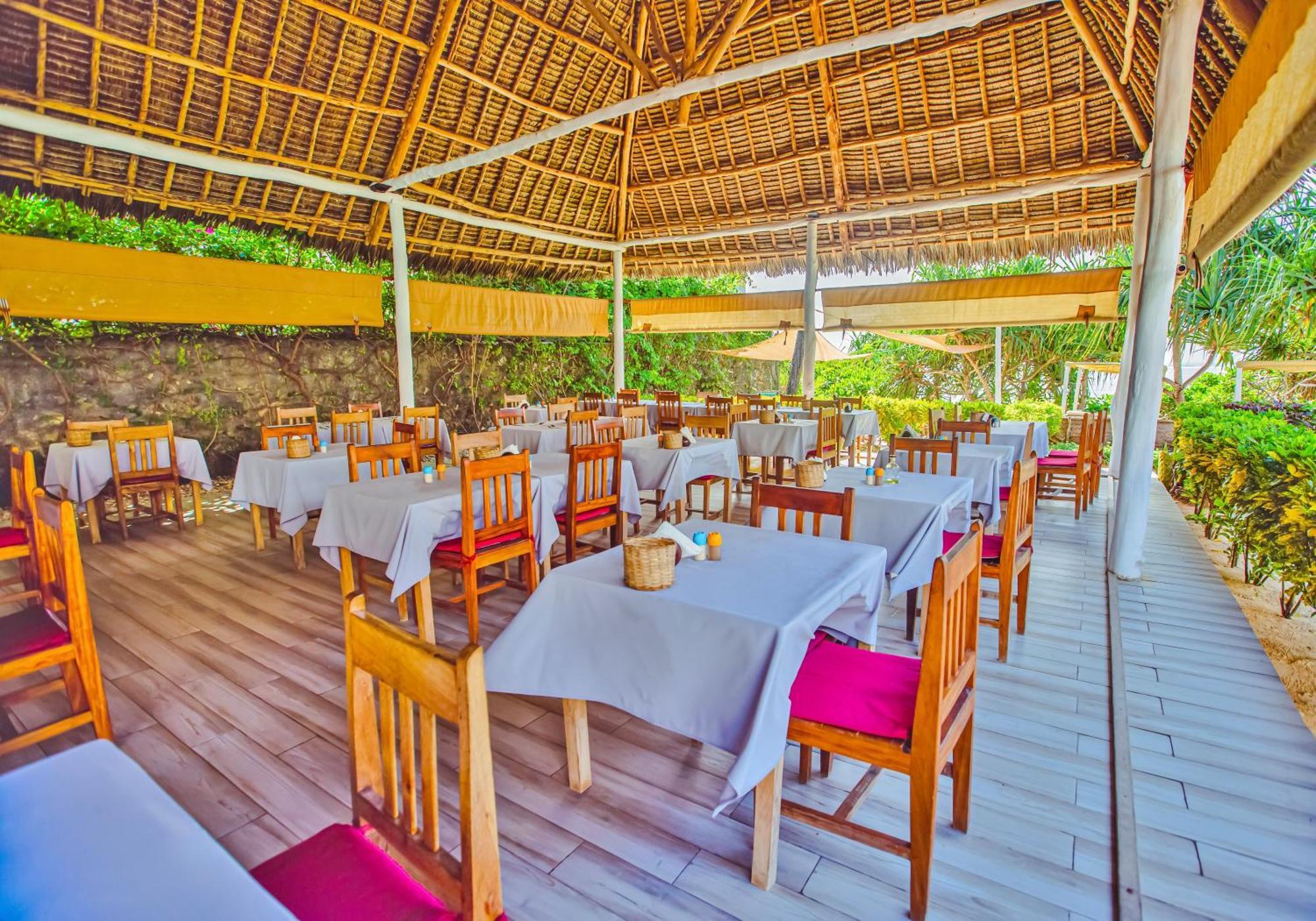 Ahg Sun Bay Mlilile Beach Hotel 마템웨 외부 사진