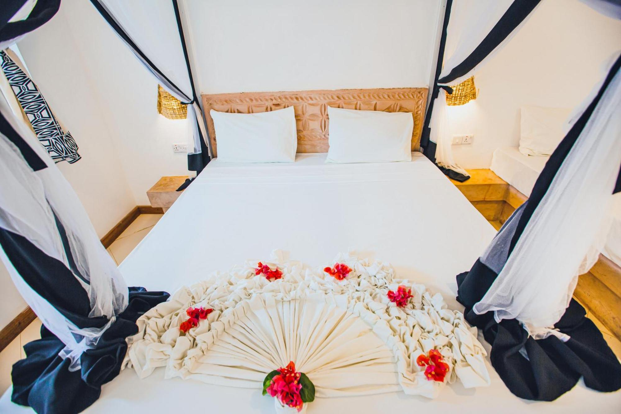 Ahg Sun Bay Mlilile Beach Hotel 마템웨 외부 사진