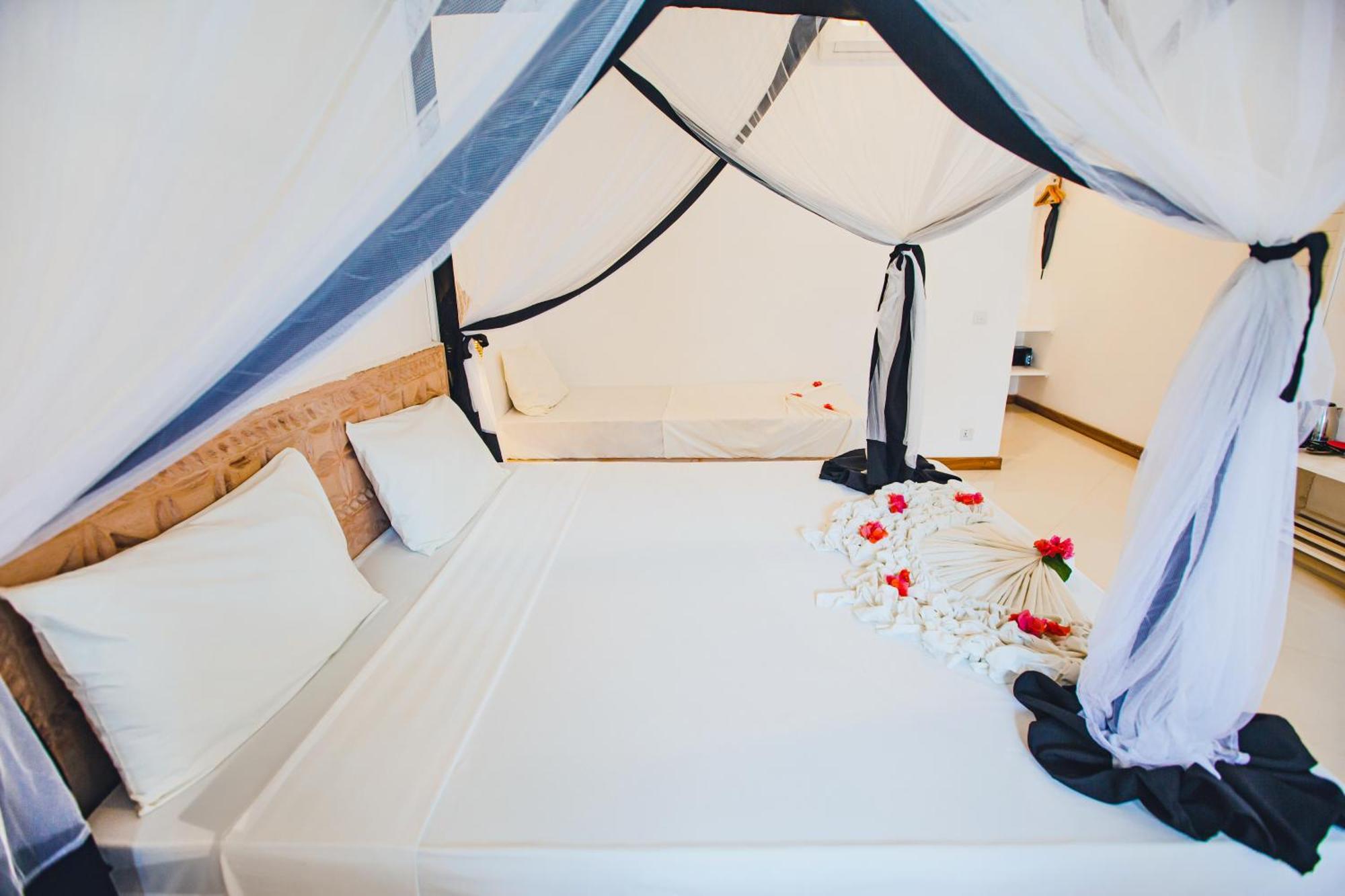 Ahg Sun Bay Mlilile Beach Hotel 마템웨 외부 사진