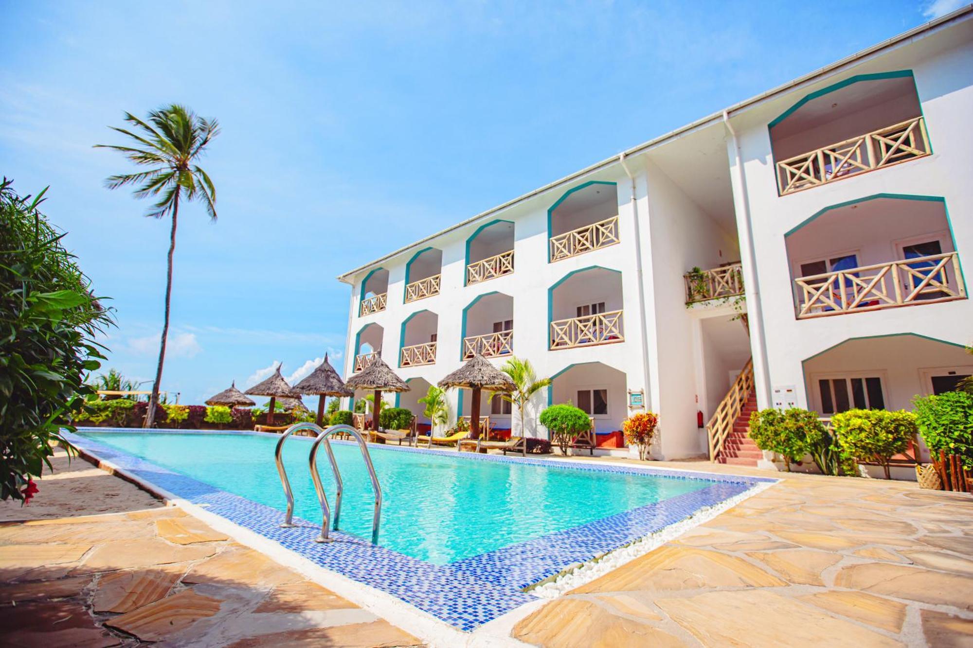 Ahg Sun Bay Mlilile Beach Hotel 마템웨 외부 사진
