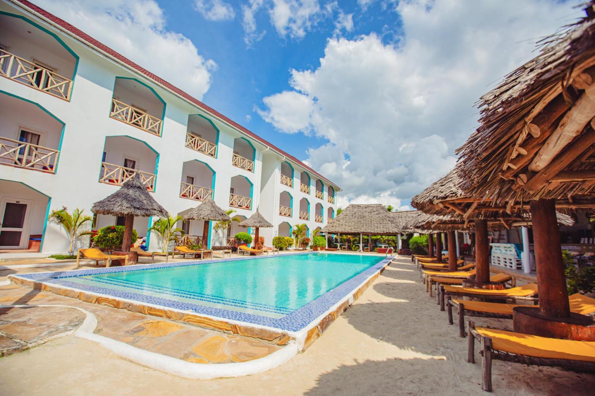 Ahg Sun Bay Mlilile Beach Hotel 마템웨 외부 사진