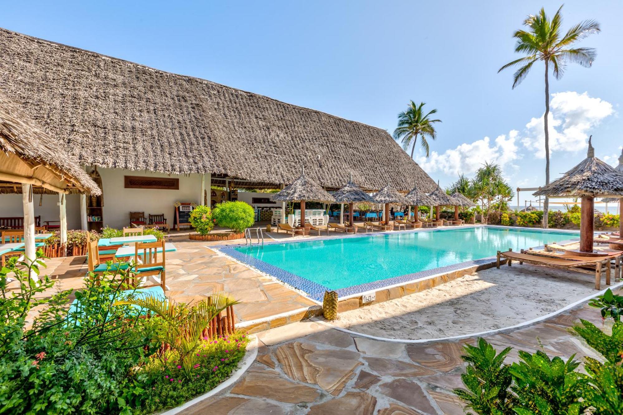 Ahg Sun Bay Mlilile Beach Hotel 마템웨 외부 사진