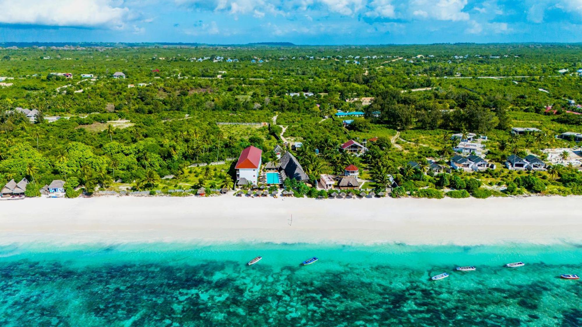 Ahg Sun Bay Mlilile Beach Hotel 마템웨 외부 사진